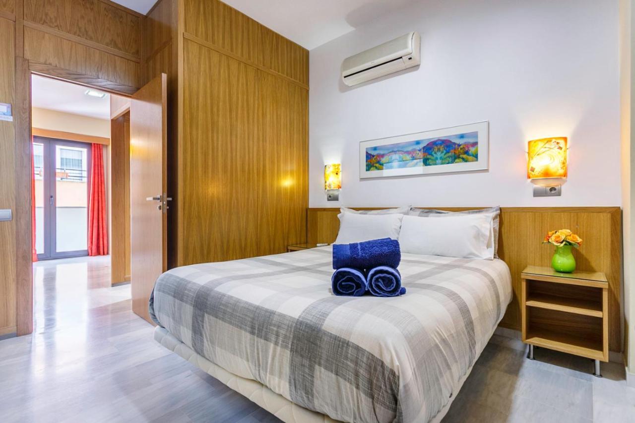Apartamentos Catedral Севилья Экстерьер фото